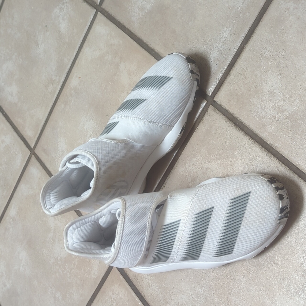 🎉HP🎉 Youth Size 7 James Harden B-E 3 Basketball Shoes